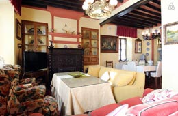 salones muy confortables de una casa rural en Ronda